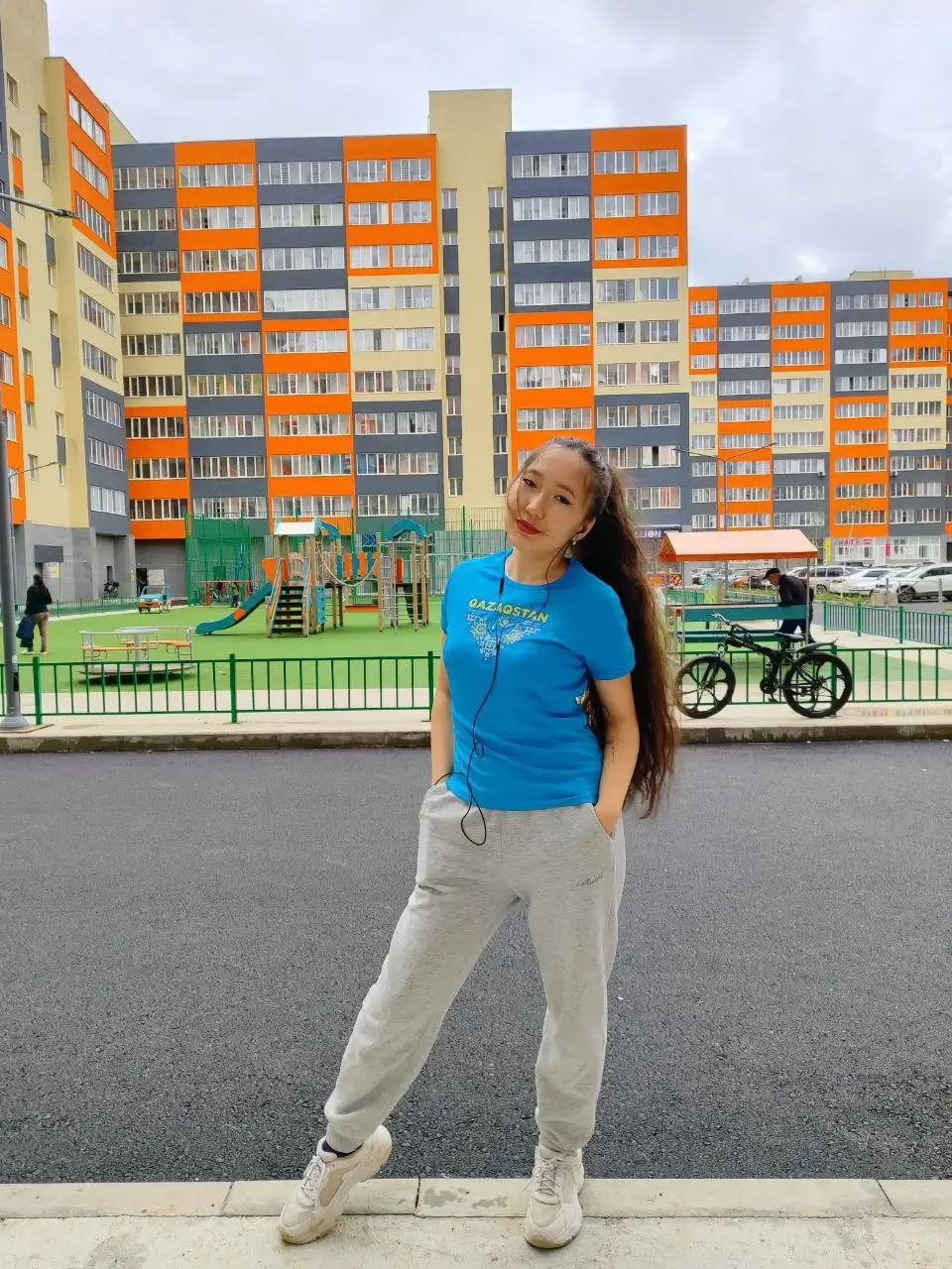 Асель участвует в III Казахстанском благотворительном забеге в вышиванках