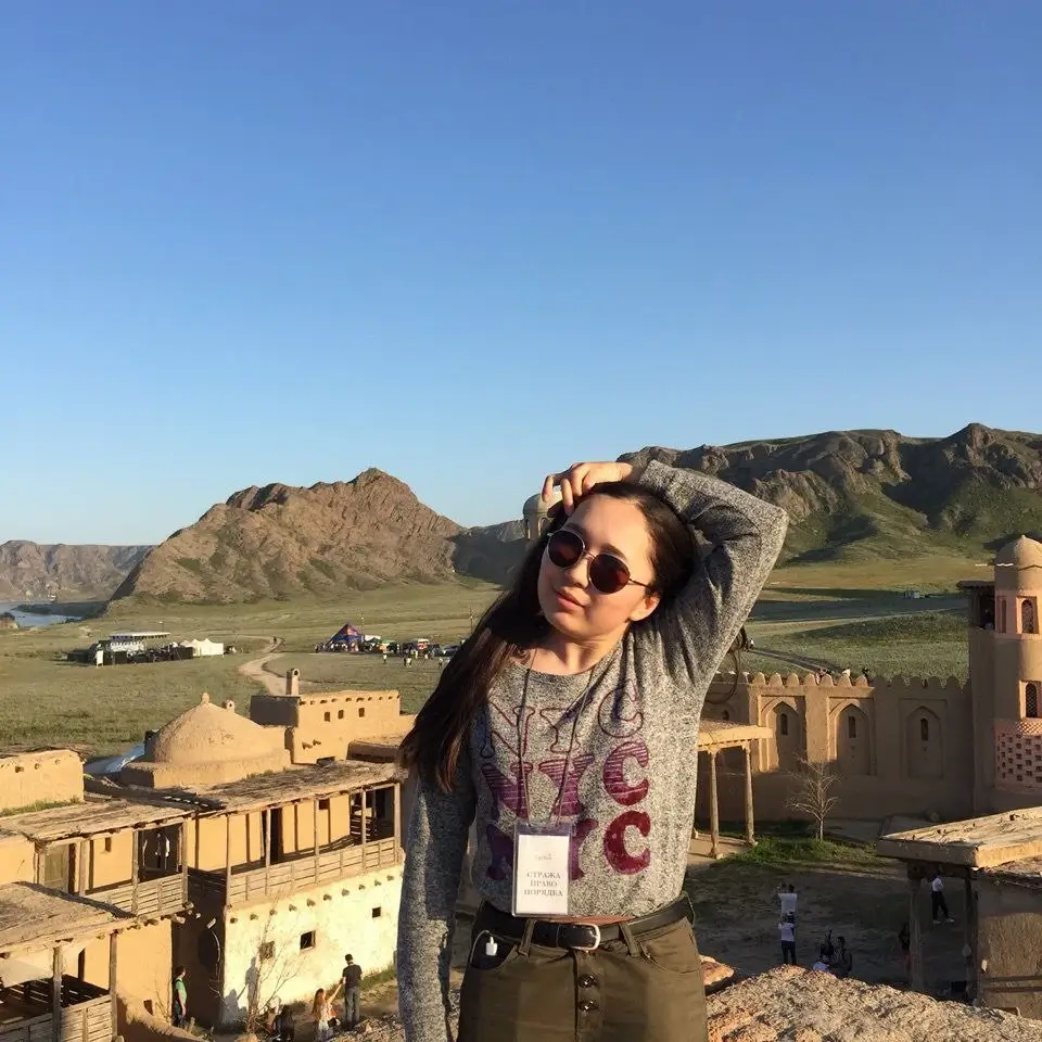 Асель в Городе кочевников в Капчагае