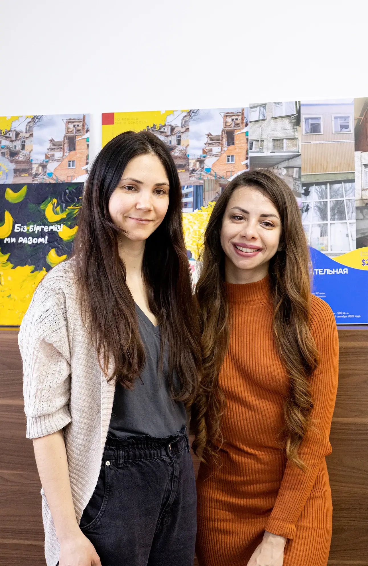 Юлия с художницей из Николаева Анной Ганжул в офисе «Ангелов Свободы»