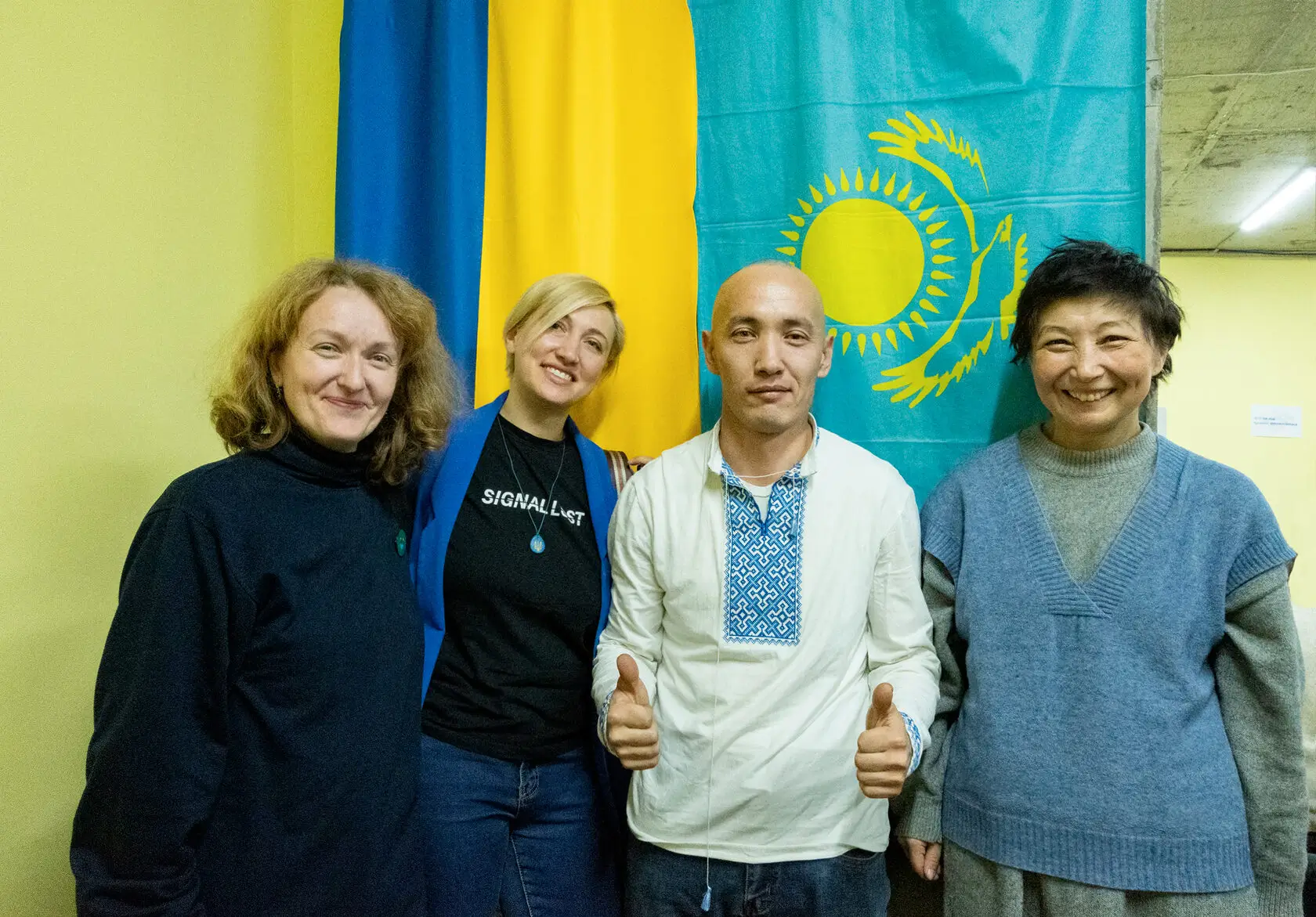 Анна, Кристина, Жанибек и Аэлита на вечере солидарности с украинским народом в Human Rights Hub