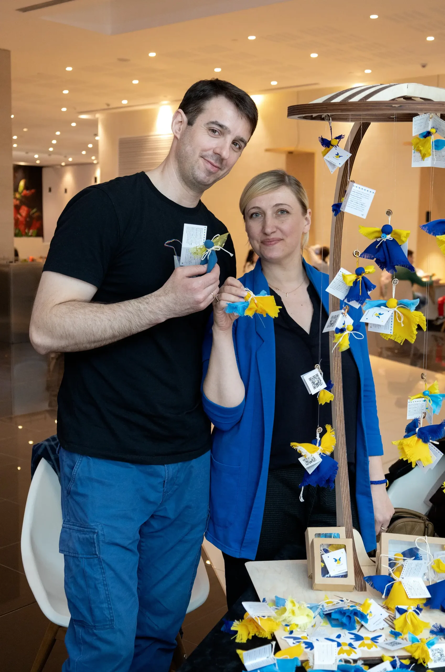 Вячеслав и Кристина на ярмарке в Abu-Dhabi Plaza, Астана