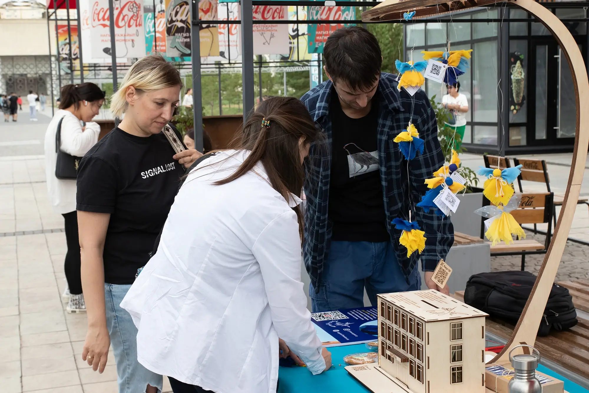 Кристина и Вячеслав на ярмарке в Астане, июль 2023