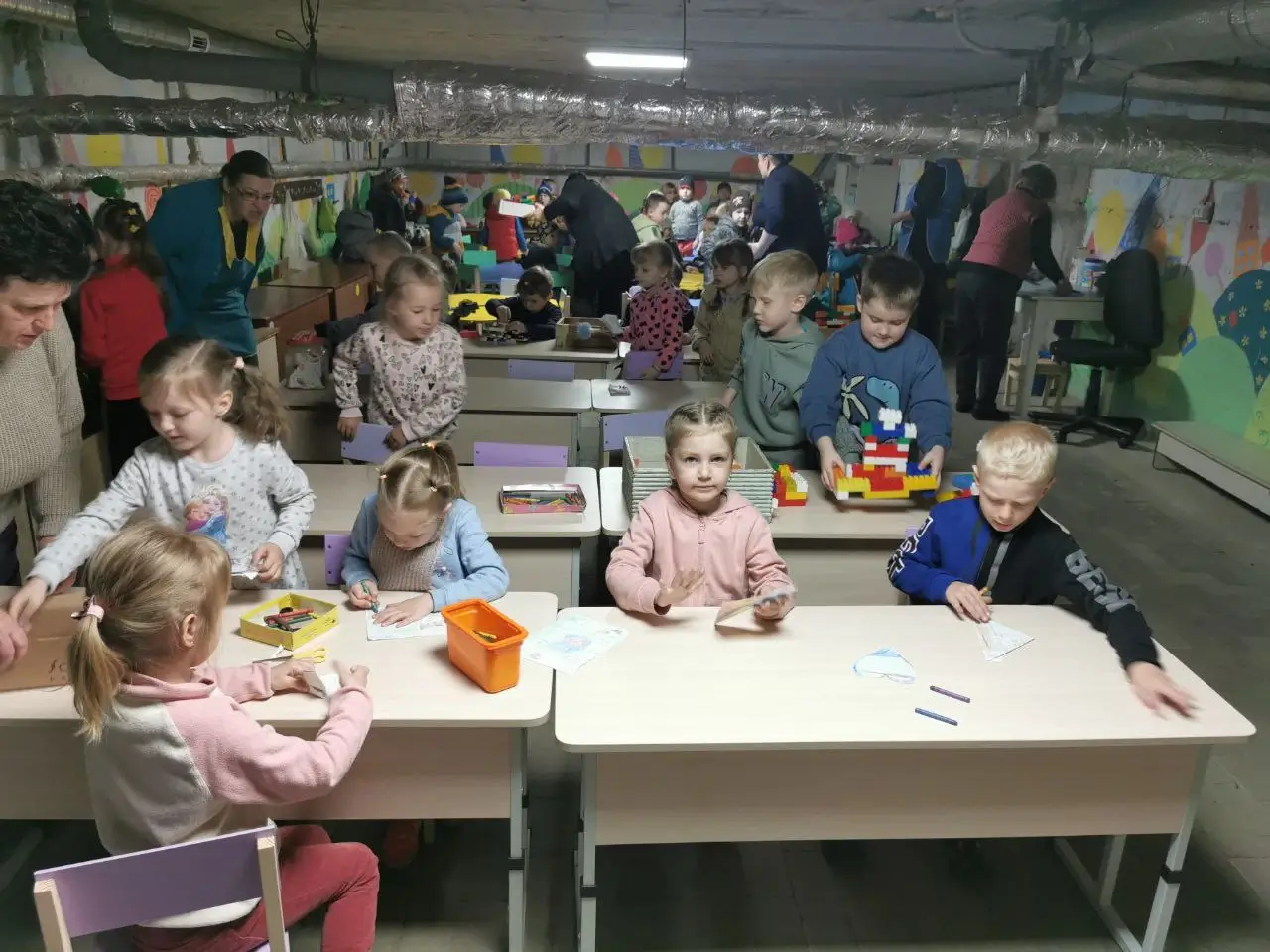 Дети в убежище с новой вентиляцией